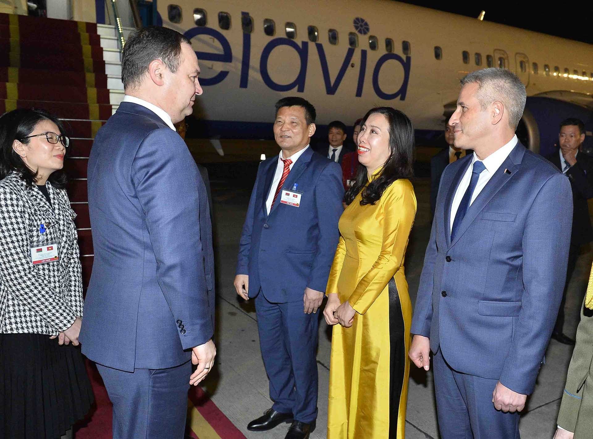 Thủ tướng Cộng hòa Belarus bắt đầu chuyến thăm chính thức Việt Nam