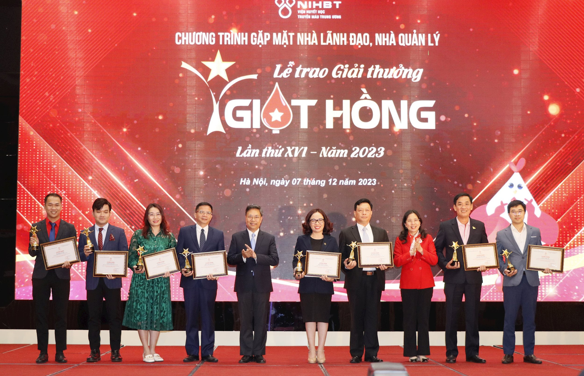Trao Giải thưởng Giọt hồng năm 2023 cho 19 tập thể và 08 cá nhân tiêu biểu