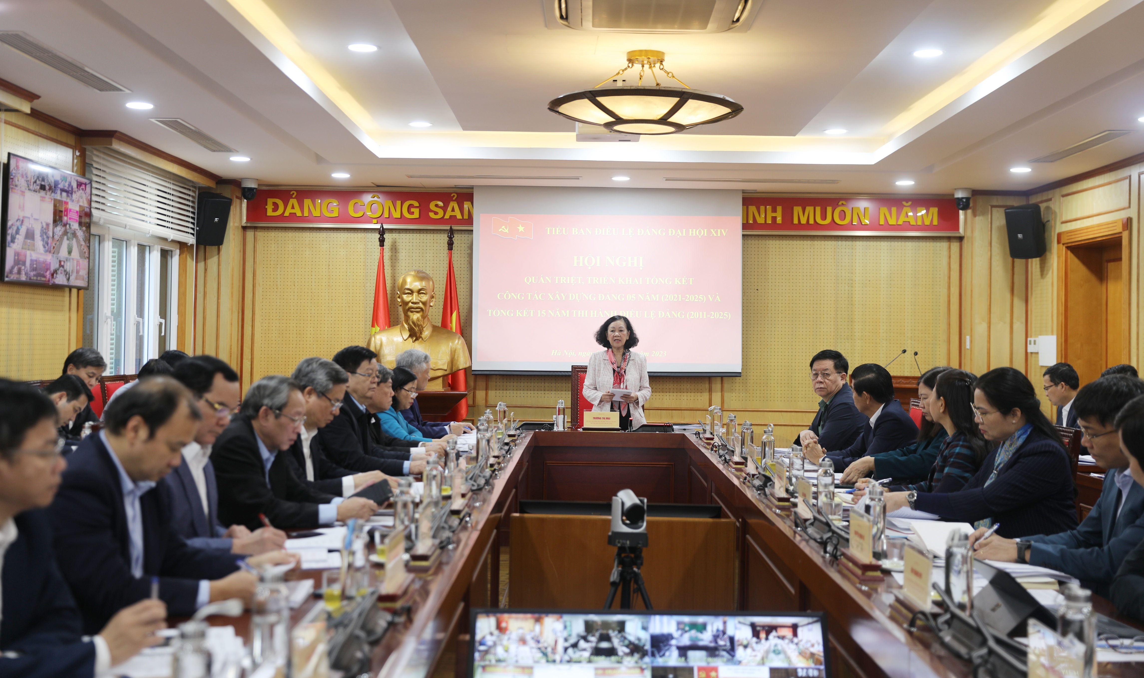 Triển khai tổng kết 5 năm công tác xây dựng Đảng và tổng kết 15 năm thi hành Điều lệ Đảng