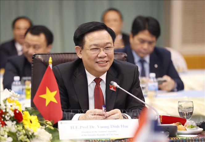 Chủ tịch Quốc hội Vương Đình Huệ thăm Đại học Hoàng gia Rajabhat Udon Thani