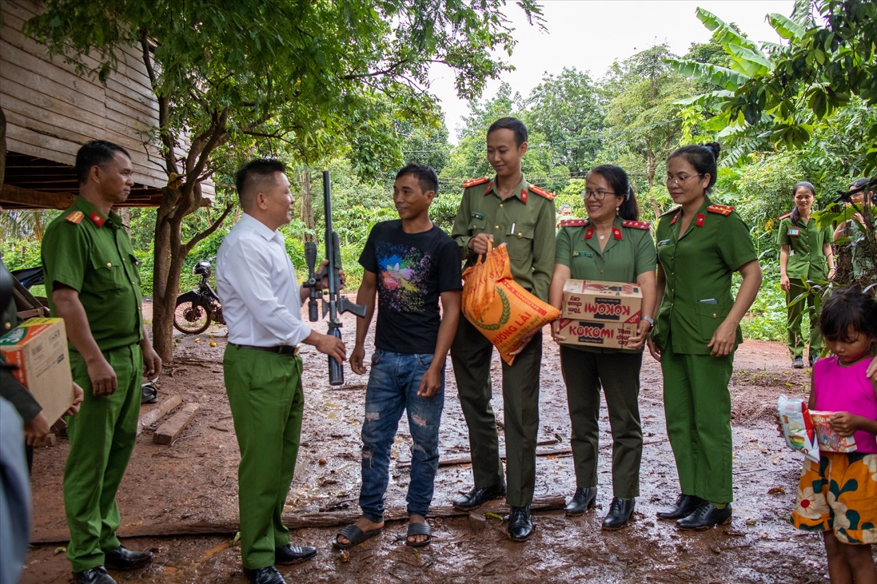 Vì sự bình yên của buôn làng