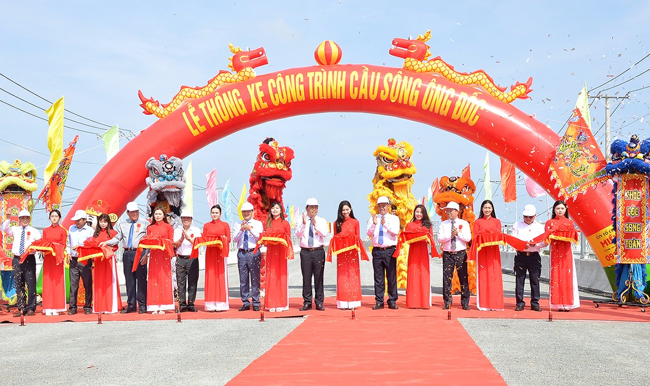 Thông xe cầu sông Ông Đốc