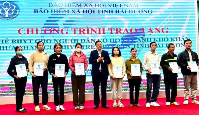 Hải Dương trao tặng gần 8 000 thẻ bảo hiểm y tế cho người khó khăn