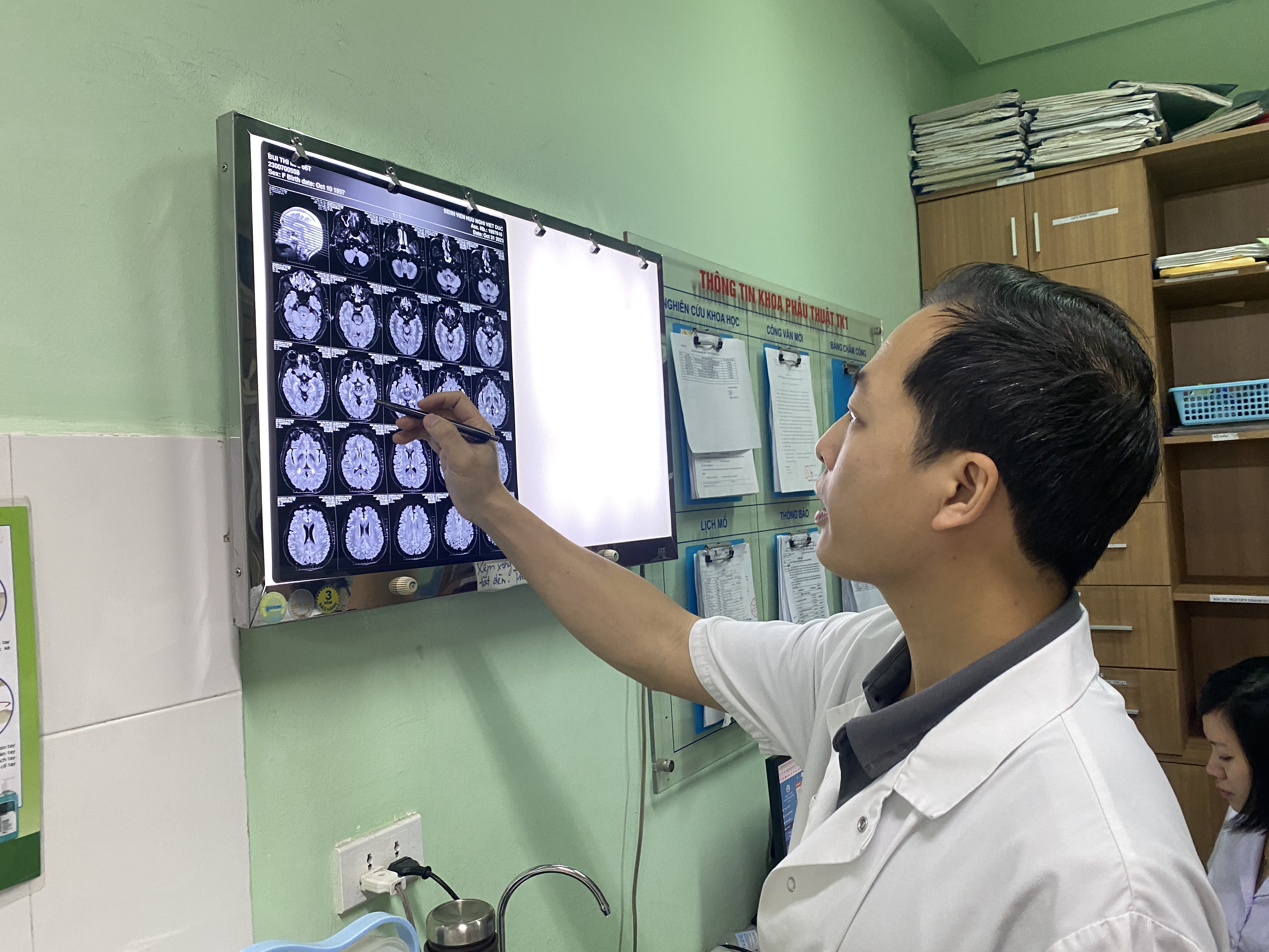 Thêm hai trường hợp Parkinson nặng được phẫu thuật thành công