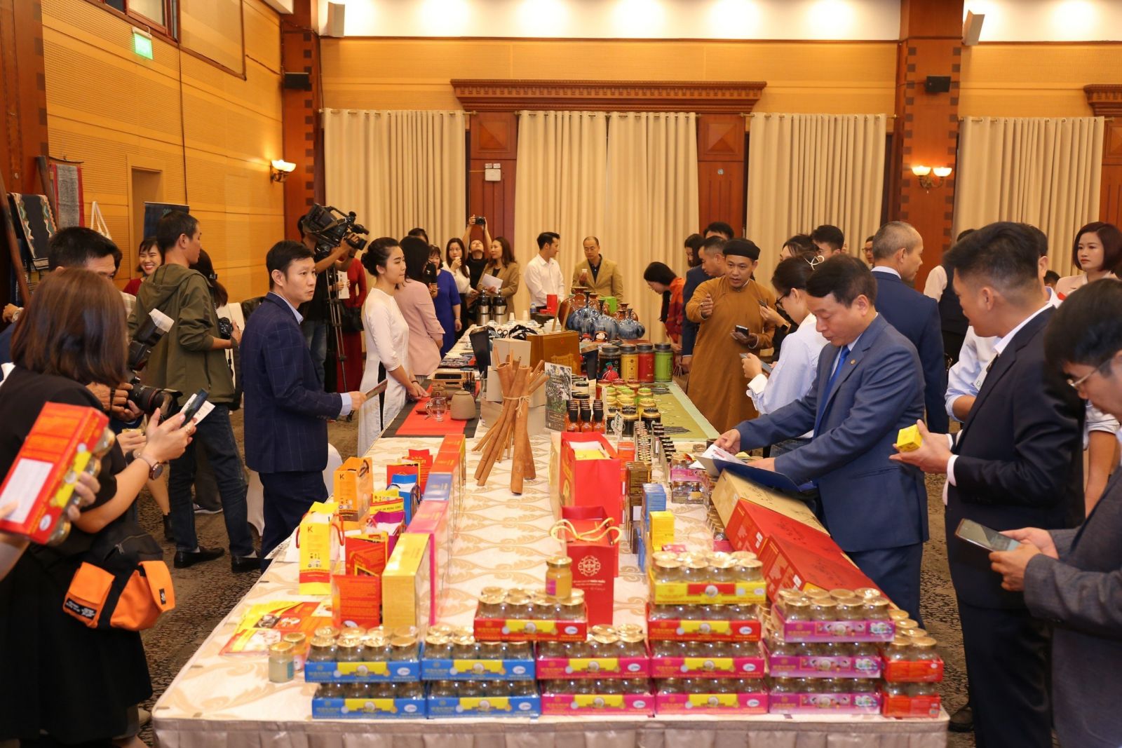 Thúc đẩy sản xuất và tiêu dùng hàng Việt Nam