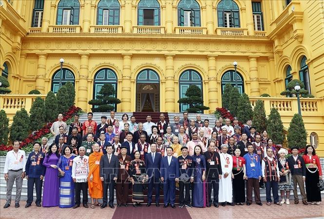 Chủ tịch nước gặp mặt người có uy tín tiêu biểu trong đồng bào dân tộc thiểu số
