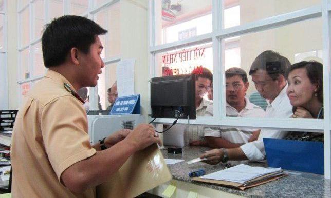Ô tô miễn đăng kiểm lần đầu sẽ phải nộp phí dịch vụ lập hồ sơ phương tiện