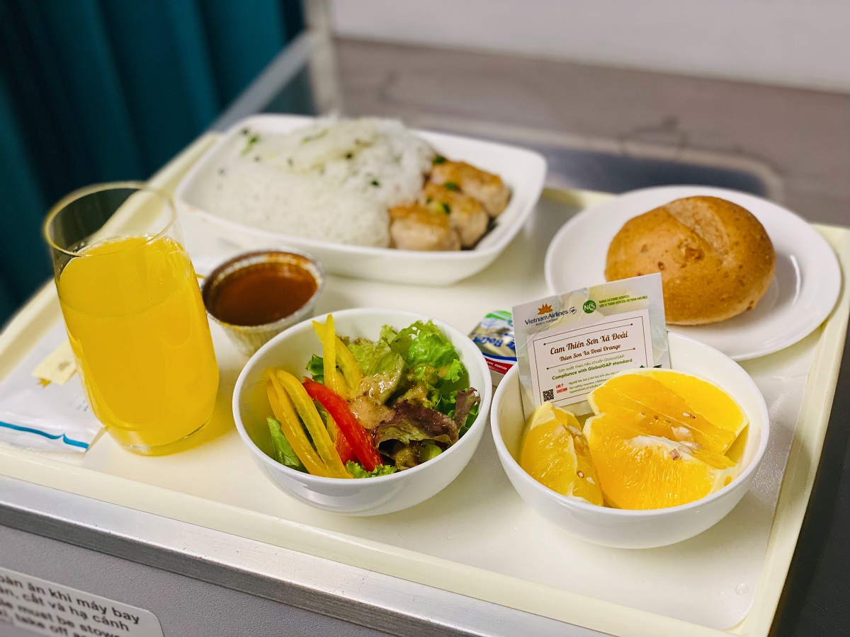 Cam Xã Đoài có mặt trong suất ăn trên không của Vietnam Airlines