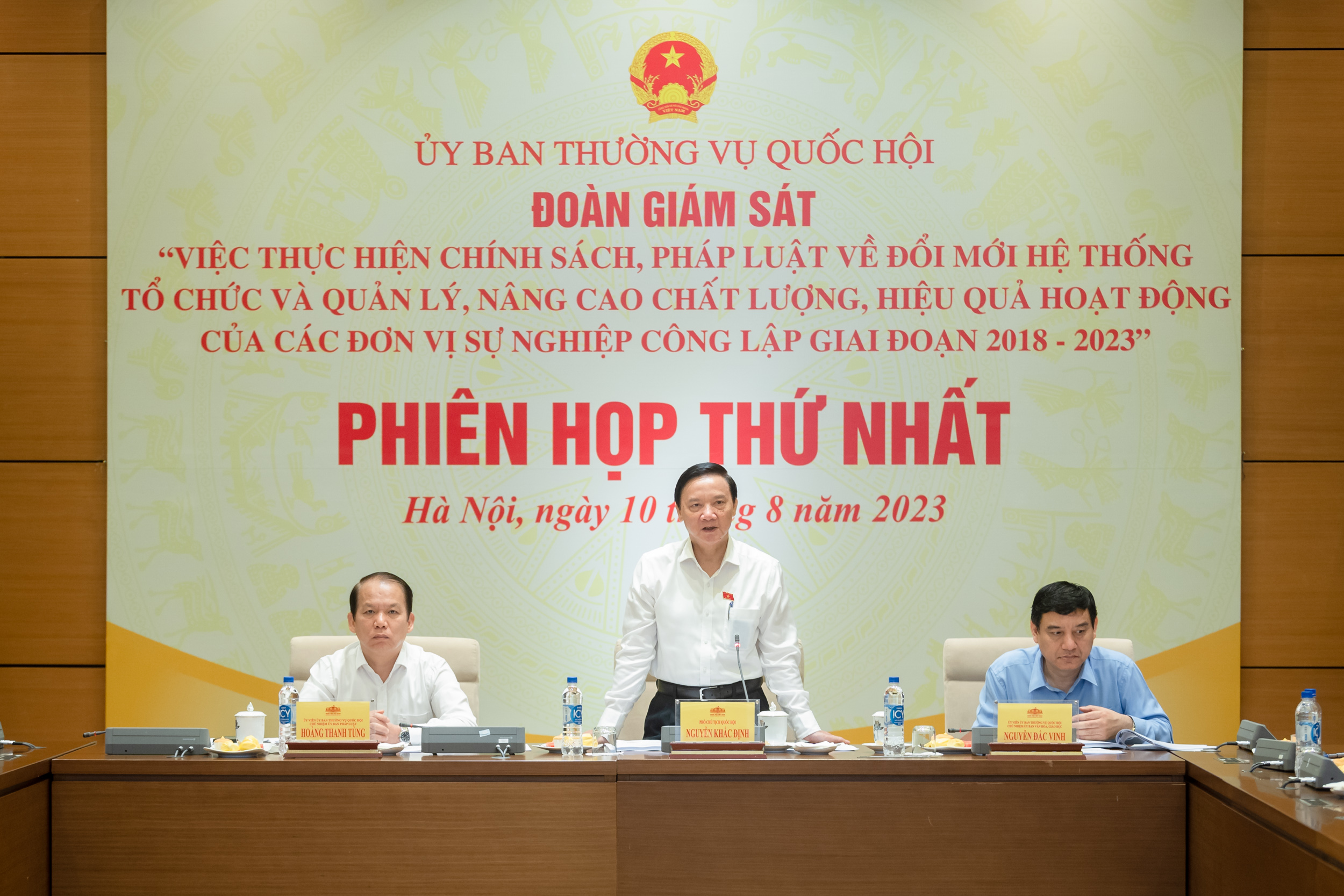 Giám sát việc thực hiện chính sách về hoạt động của các đơn vị sự nghiệp công lập