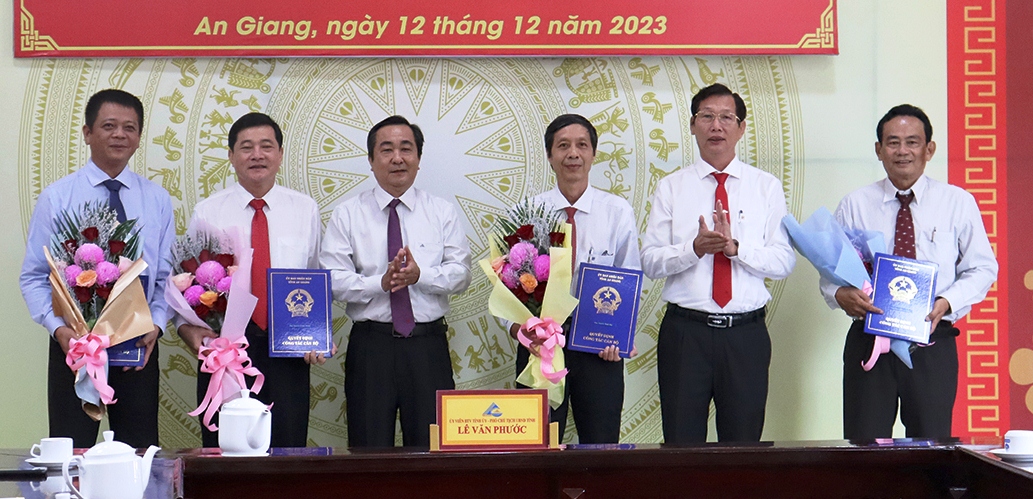 An Giang công bố các quyết định về công tác cán bộ