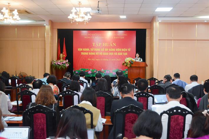 Tập huấn triển khai sử dụng phần mềm Sổ tay đảng viên điện tử