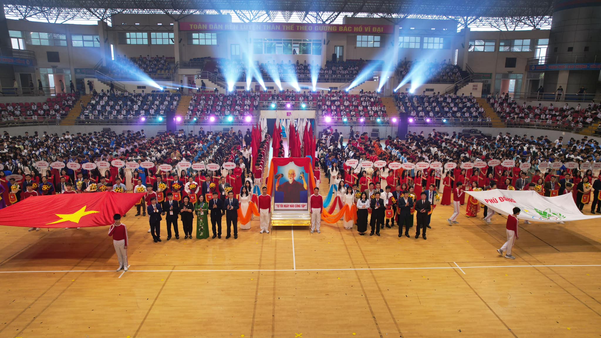 Học sinh Đất Tổ rèn luyện thể thao theo lời Bác Hồ dạy