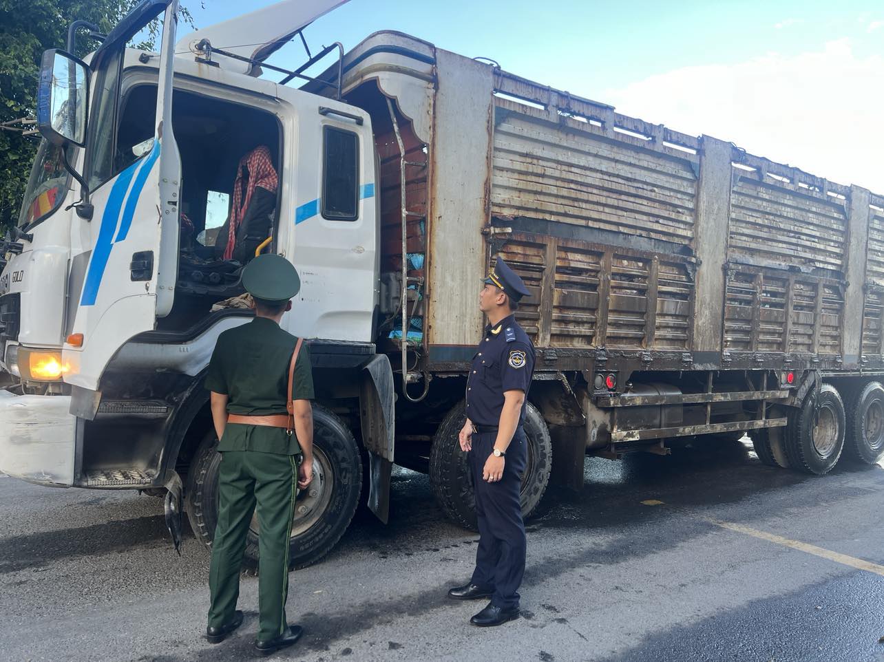 Gian nan trong cuộc chiến chống buôn lậu vùng biên dịp cuối năm