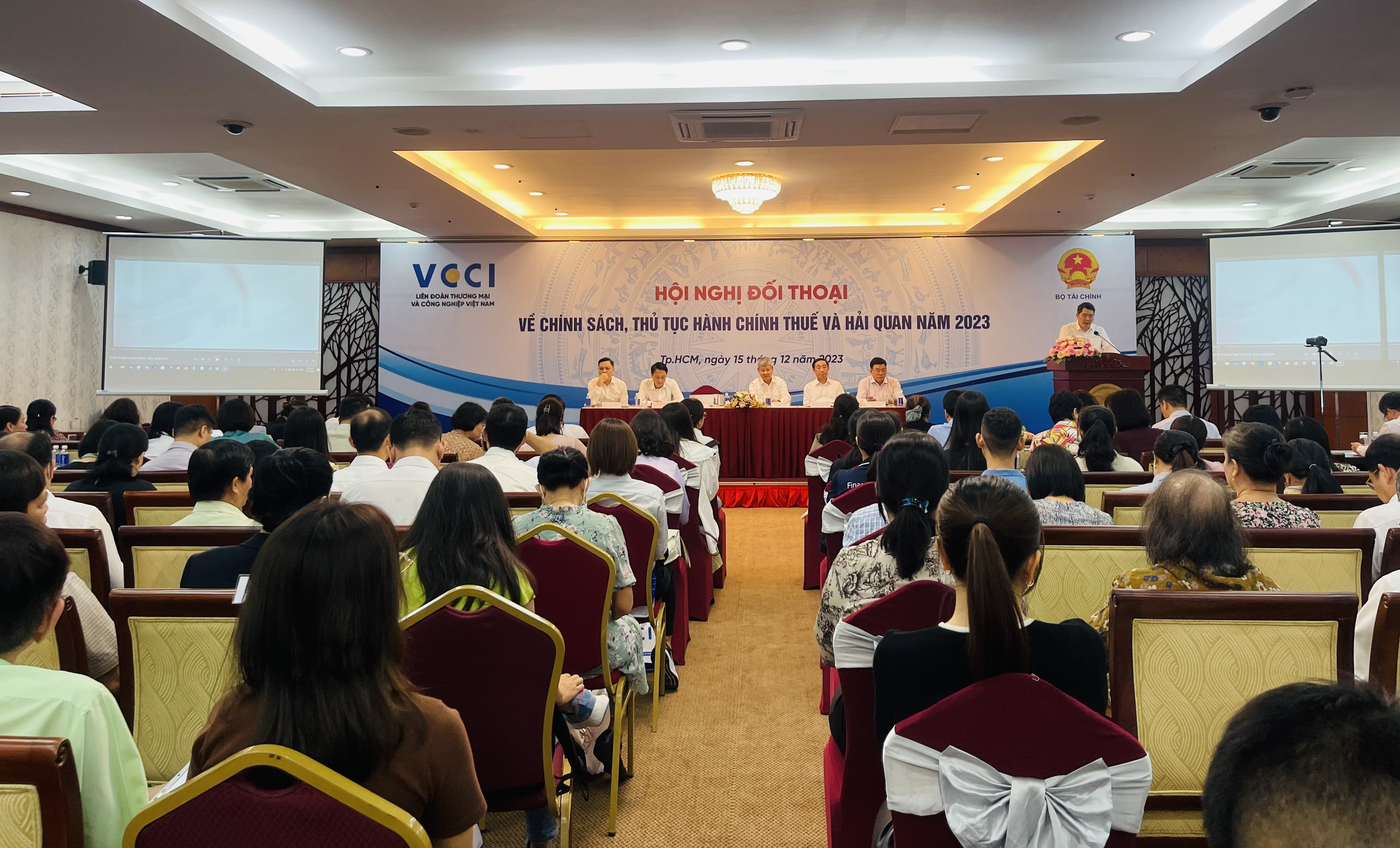 Tiếp tục đẩy mạnh cải cách thủ tục hành ngành thuế và hải quan