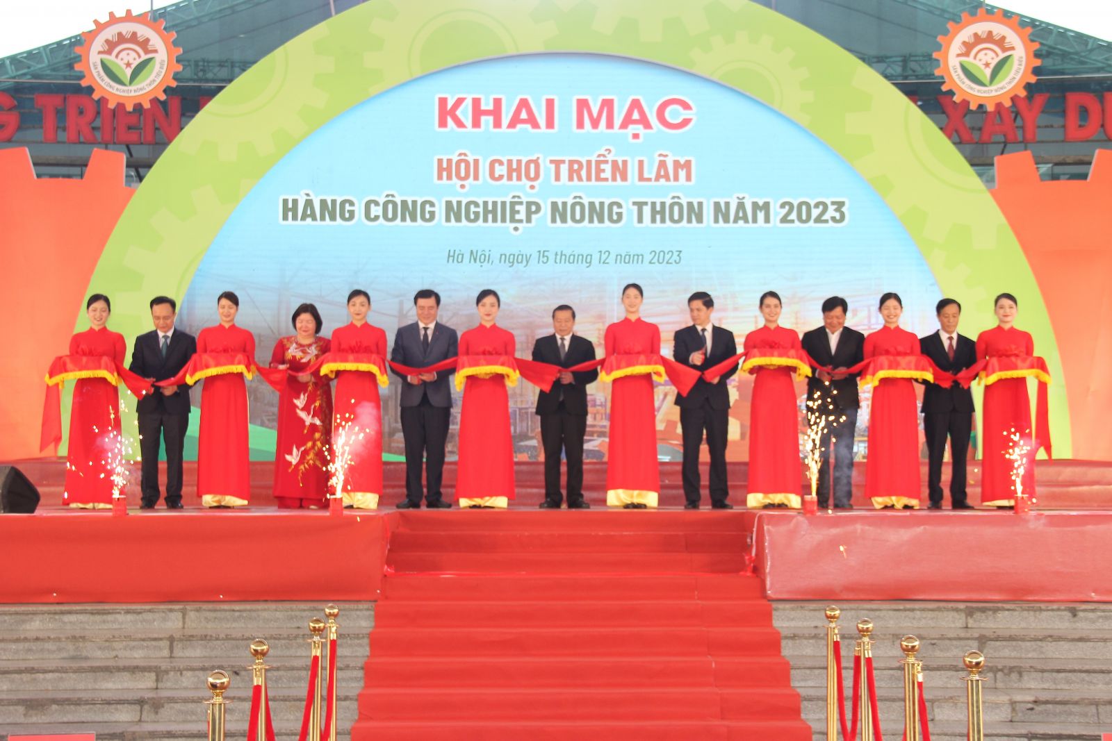 Khai mạc Hội chợ triển lãm hàng công nghiệp nông thôn tiêu biểu