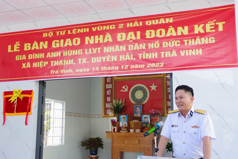 Vùng 2 Hải quân bàn giao nhà “Đại đoàn kết”