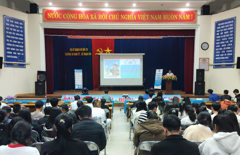 Tuyên truyền, đối thoại với cán bộ Đoàn, đoàn viên tại Trường Cao đẳng Kinh tế - Kế hoạch Đà Nẵng