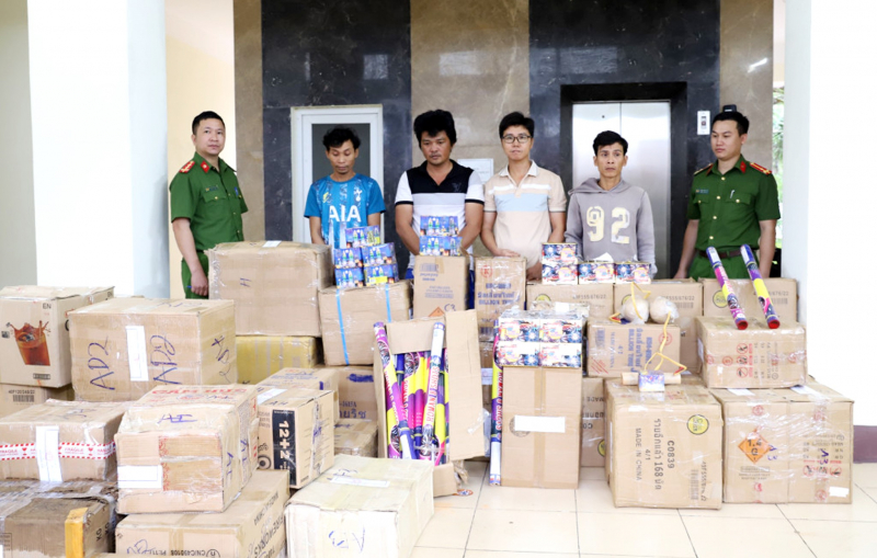 Tăng cường ngăn chặn buôn lậu pháo nổ dịp cuối năm