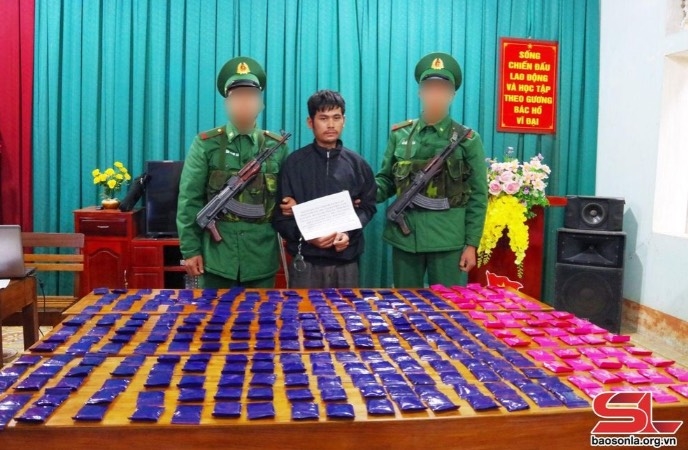 Bắt giữ đối tượng mua bán trái phép 60 000 viên ma túy tổng hợp