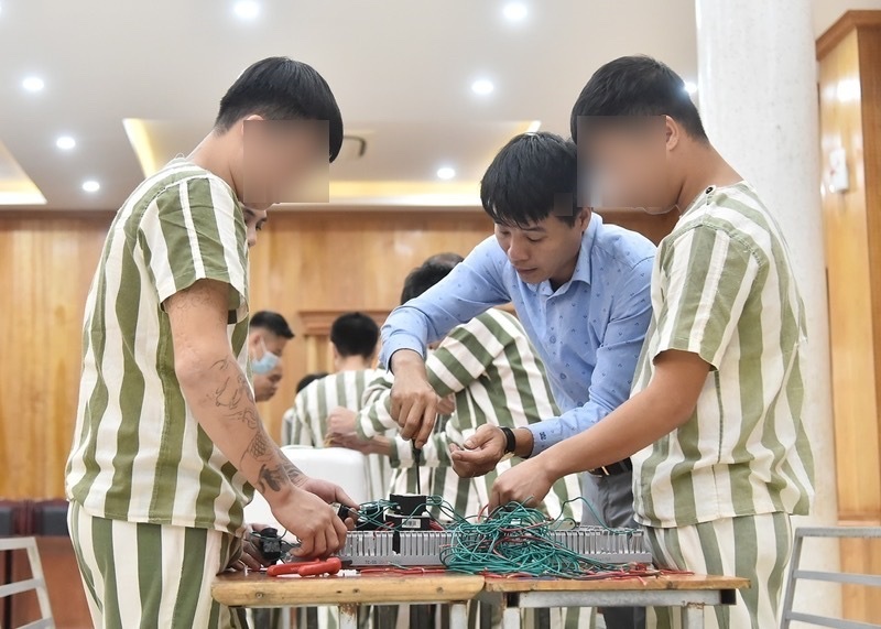 Bài 2 Liều thuốc nhiệm màu giúp can phạm nhân thức tỉnh lương tri