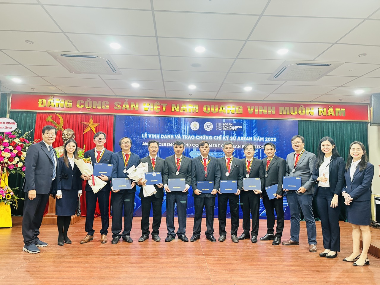 Các kỹ sư ASEAN thuộc Tổng Công ty Điện lực TP Hồ Chí Minh được vinh danh