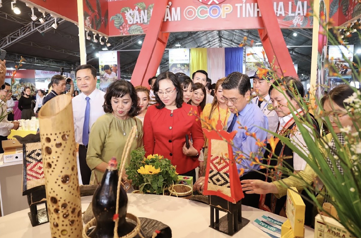 Tinh hoa làng nghề và đặc sản vùng miền năm 2023