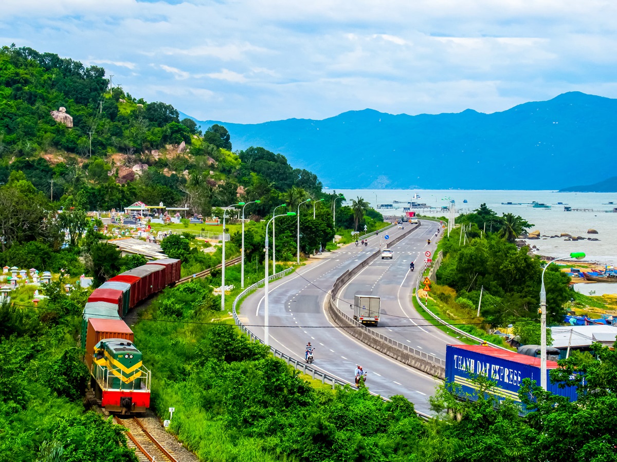 TP Hồ Chí Minh Chạy thêm tàu dịp Tết dương lịch và nhiều chính sách ưu đãi