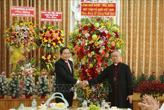 Phó Chủ tịch Thường trực Quốc hội thăm, chúc mừng Giáng sinh tại Cần Thơ