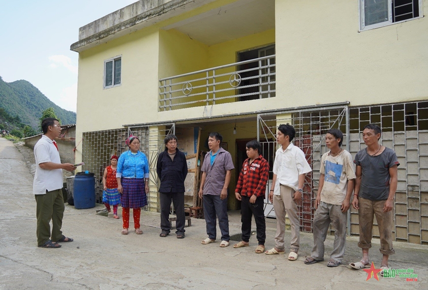 Hà Giang Trưởng thôn Vừ Mí Hờ làm gương cho người dân học tập