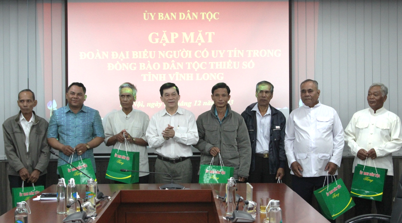 Gặp mặt Đoàn đại biểu người có uy tín trong đồng bào dân tộc thiểu số tỉnh Vĩnh Long