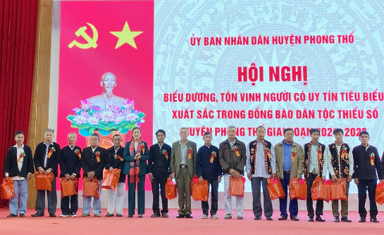 Phong Thổ biểu dương, tôn vinh người có uy tín tiêu biểu, xuất sắc trong đồng bào dân tộc thiểu số, giai đoạn 2021-2023