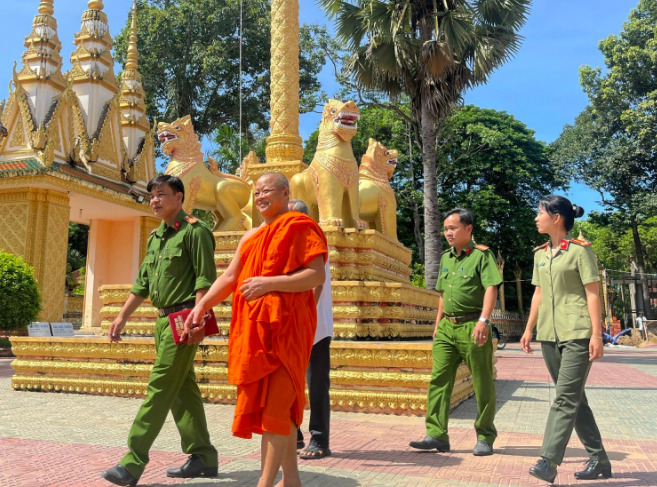 Trà Vinh hỗ trợ bảo hiểm y tế cho người có uy tín trong đồng bào dân tộc thiểu số