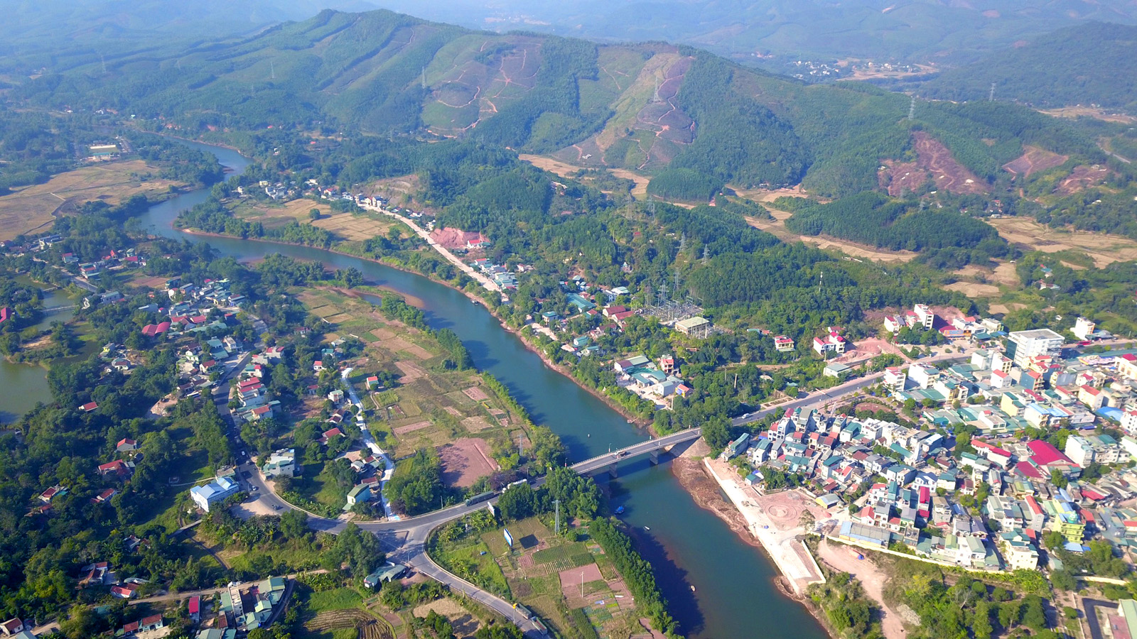 Huyện nghèo nhất tỉnh Quảng Ninh đạt nông thôn mới