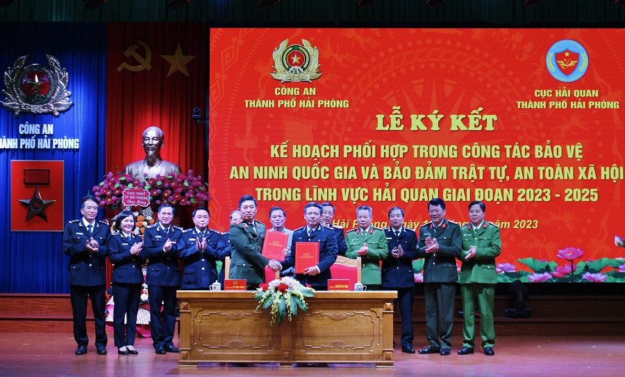 Phối hợp phòng chống tội phạm, bảo vệ an ninh quốc gia và cuộc sống bình yên của nhân dân