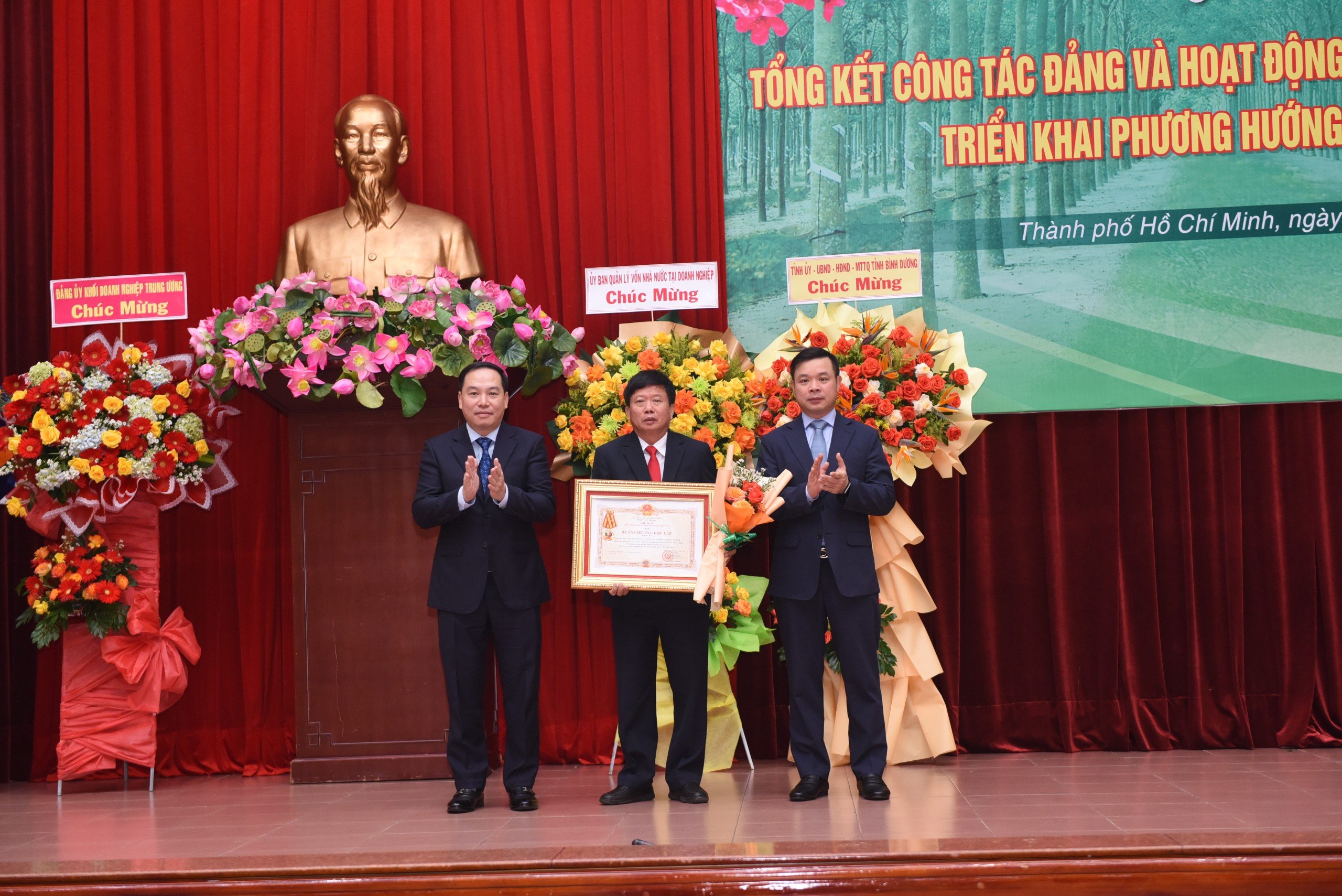 Tập đoàn Công nghiệp Cao su Việt Nam nỗ lực vượt khó, hoàn thành vượt kế hoạch