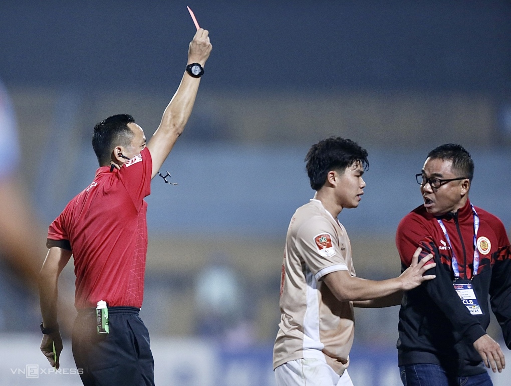 VPF đề nghị kỷ luật nặng HLV Trần Tiến Đại của CLB Công an Hà Nội