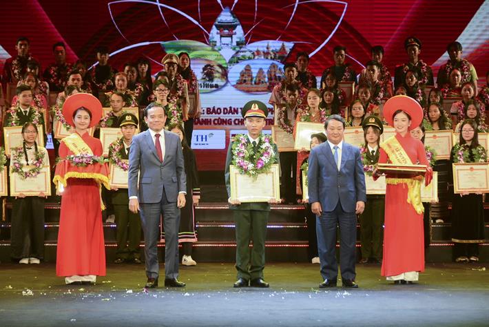 Tuyên dương 143 học sinh, sinh viên, thanh niên dân tộc thiểu số xuất sắc, tiêu biểu năm 2023