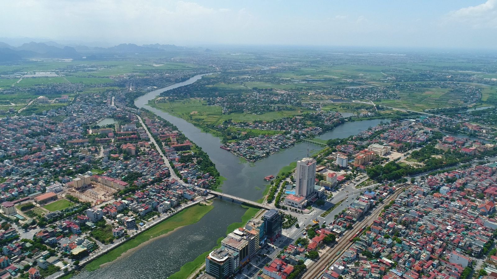 Hà Nam phấn đấu đạt mức phát triển khá của Vùng đồng bằng sông Hồng