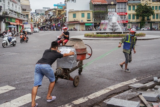 Từ 16 1 2024, Hà Nội tạm dừng thi công vỉa hè