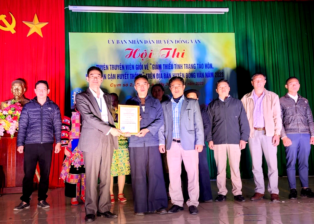 Hội thi tuyên truyền viên giỏi về giảm thiểu tình trạng tảo hôn và hôn nhân cận huyết thống huyện Đồng Văn