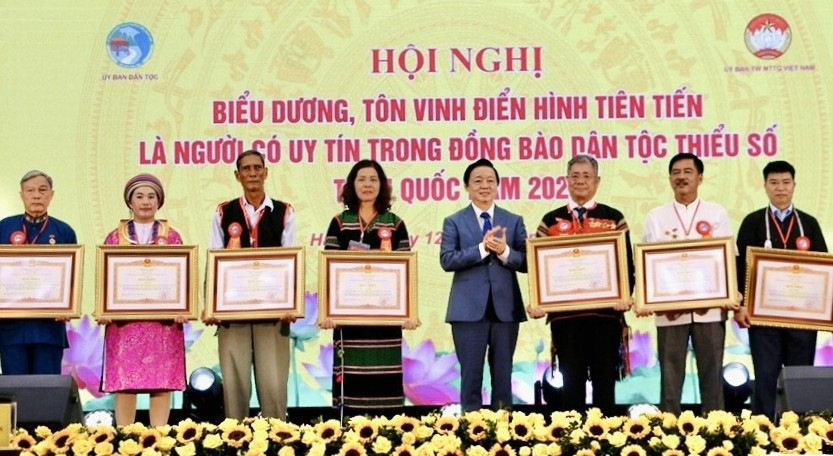 Cao Bằng 22 người có uy tín của tỉnh được tôn vinh điển hình tiêu biểu toàn quốc