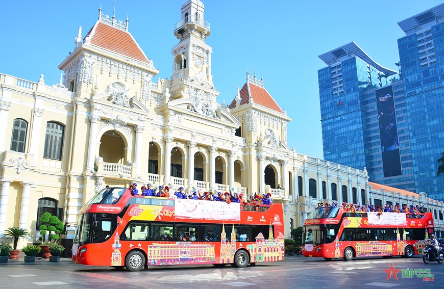 Trao giải Cuộc thi “Thiết kế mô hình check-in du lịch và biểu tượng vui du lịch Thành phố Hồ Chí Minh”