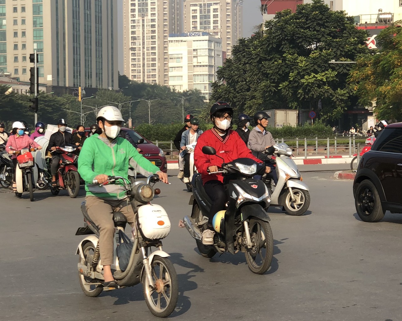 Miền Bắc tiếp tục tăng nhiệt, miền Trung mưa dông