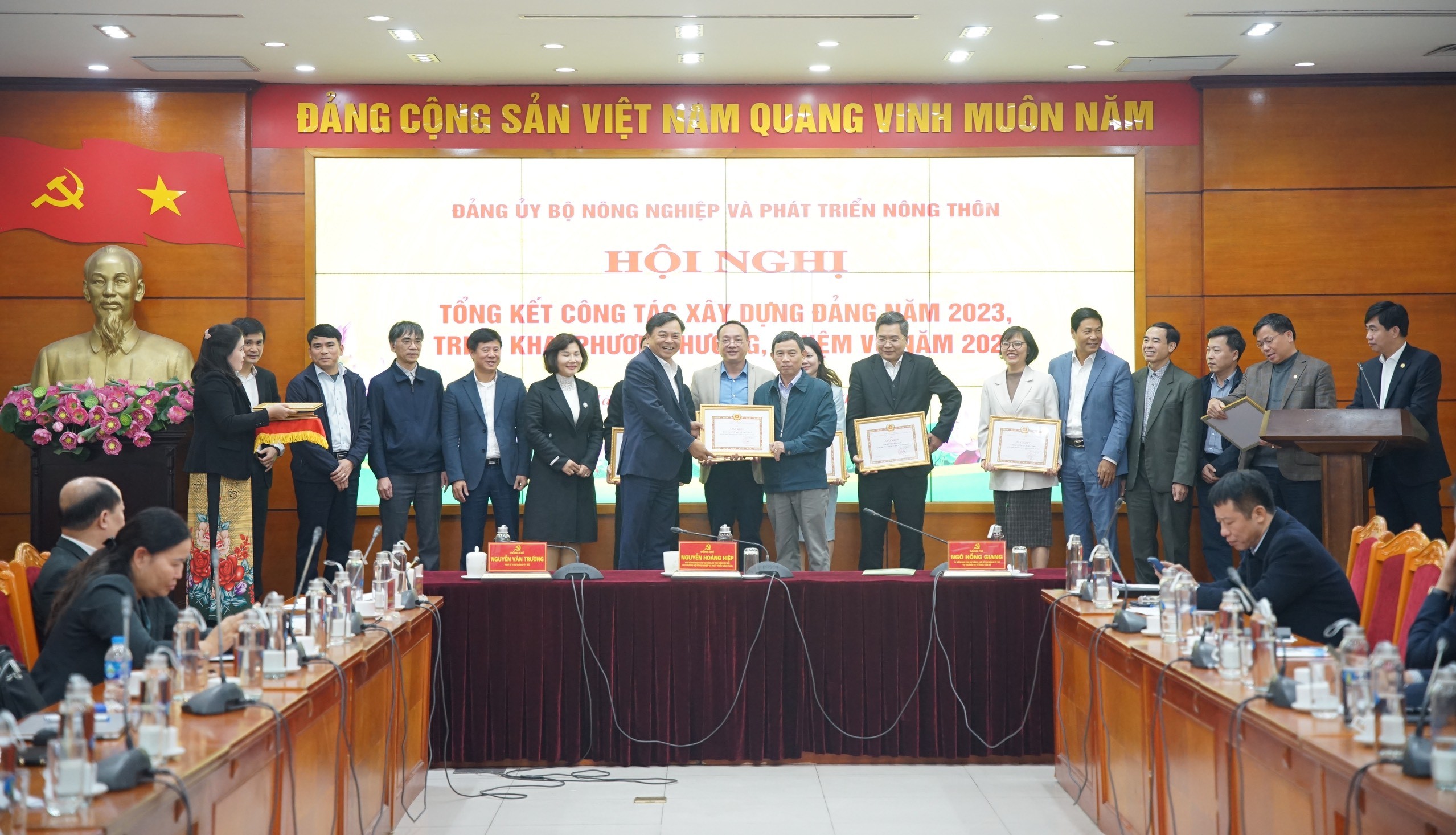 Đảng ủy Bộ NN PTNT Nhanh chóng ổn định bộ máy, thực hiện tốt công tác sắp xếp, điều hành