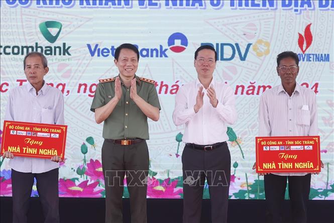 Chủ tịch nước dự lễ tổng kết xây dựng 1 200 căn nhà cho người nghèo ở tỉnh Sóc Trăng