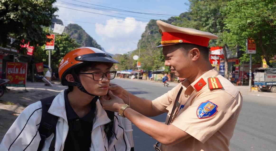 Tổ công tác 415, Công an tỉnh Hòa Bình phát huy vai trò tích cực trong công tác đảm bảo TTATGT