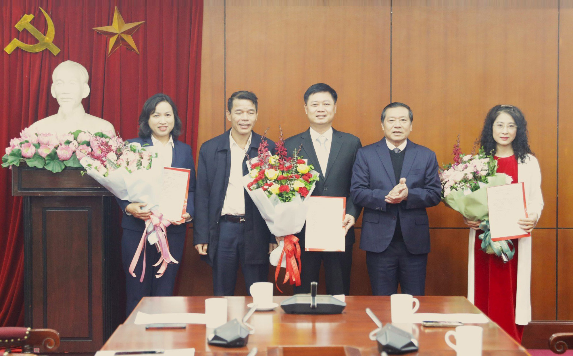 Ban Tuyên giáo Trung ương trao các Quyết định về công tác cán bộ