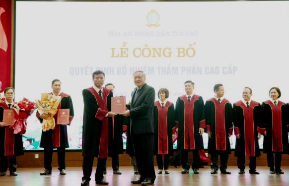 Trao Quyết định bổ nhiệm Thẩm phán cao cấp