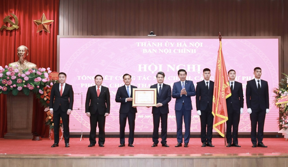 Quan tâm cải cách tiền lương để cán bộ làm công tác nội chính “không cần” tham nhũng