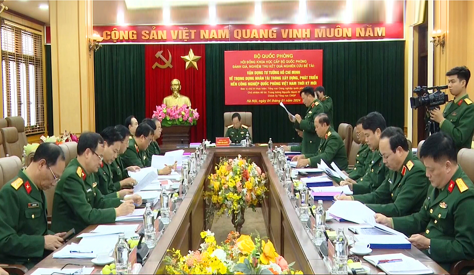 Vận dụng tư tưởng trọng dụng nhân tài của Bác trong phát triển công nghiệp quốc phòng